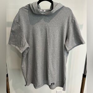 Professional Athletes One Bone Short Sleeve Hoodie
Gray – Size 0 (XL)